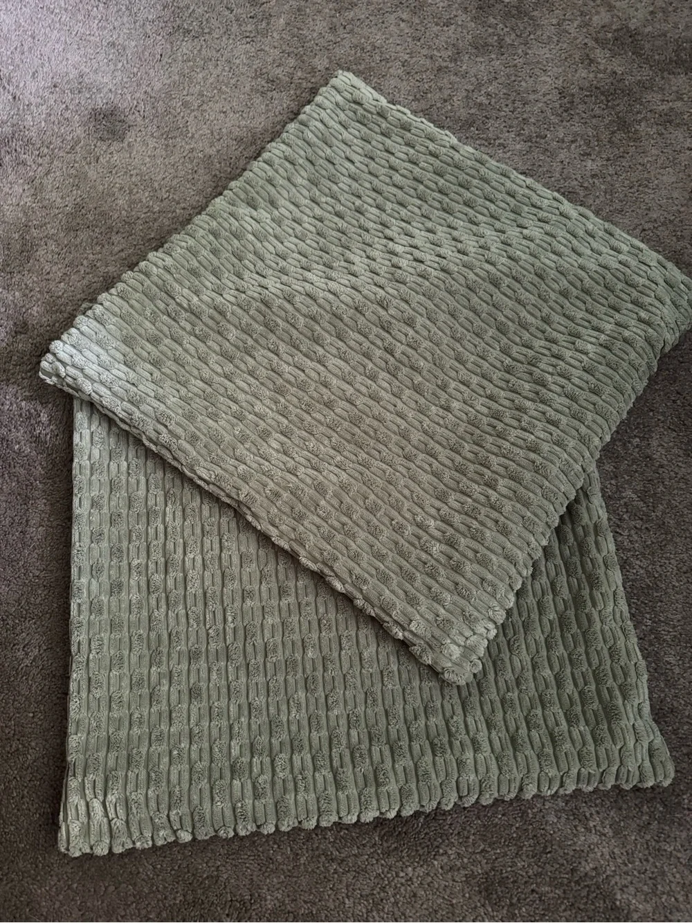 Soft Textured Sage Green Bath Throw - Unbranded